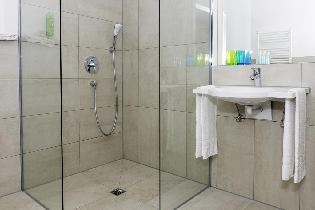 Hotel Rheingold ガイリンゲン 部屋 写真