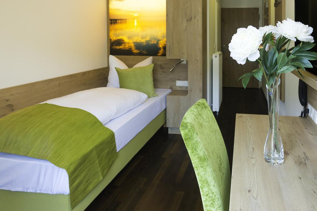 Hotel Rheingold ガイリンゲン 部屋 写真