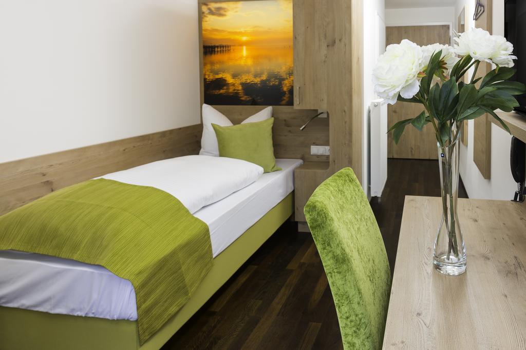 Hotel Rheingold ガイリンゲン 部屋 写真